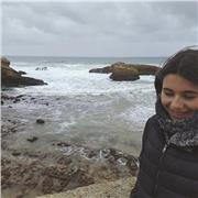 Soy estudiante de bachillerato que doy classes de ingles y también puedo hacer canguro en ingles